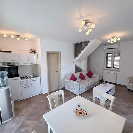 Mala Dora Villa